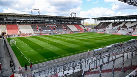 A St. Pauli szurkolói a Millerntor-Stadionban
