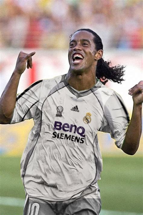 Ronaldinho vastapsot kap a Real Madrid szurkolóitól