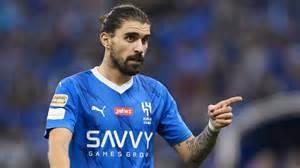 Rúben Neves középpályás akcióban