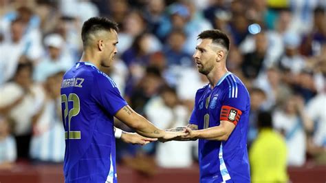 Lionel Messi és Lautaro Martínez egy mérkőzésen