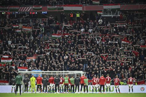 Magyar futballszurkolók a stadionban
