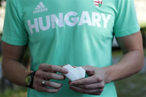 Telekom Szurkolói szív installáció