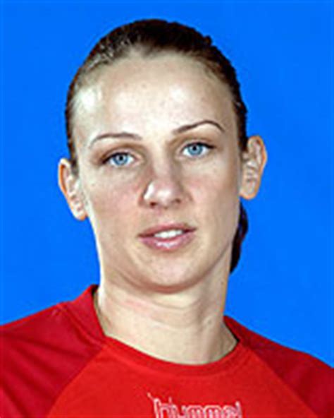 Lovász Zsuzsanna mezben, akció közben