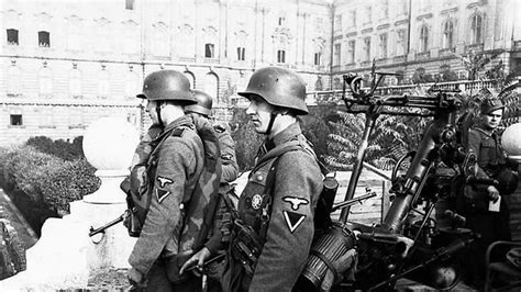 Német katonai járművek Budapesten 1944 március 19-én