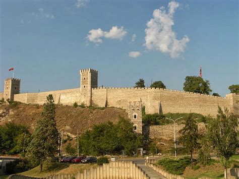 A Kale erőd romjai és a kilátás Szkopjére
