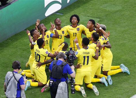 Dél-koreai U20-as játékosok gólöröme az Ecuador elleni mérkőzésen