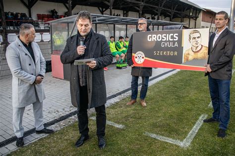 Okostelefonos jegybeolvasás a stadionban
