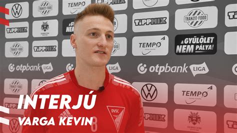 Varga Kevin mezben a DVSC színeiben