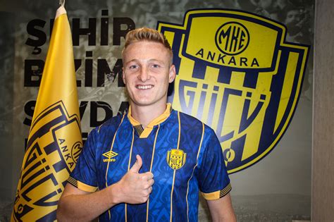 Varga Kevin lövés közben