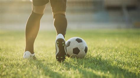 fiatal focista a pályán