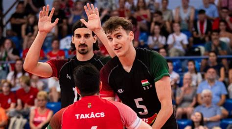 Férfi röplabdázók akcióban