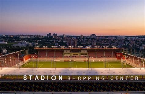 Az FK Voždovac stadionja Belgrádban, egy bevásárlóközpont tetején
