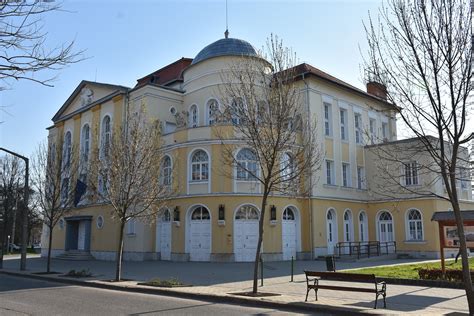 Törökszentmiklósi Városi Művelődési Központ épülete