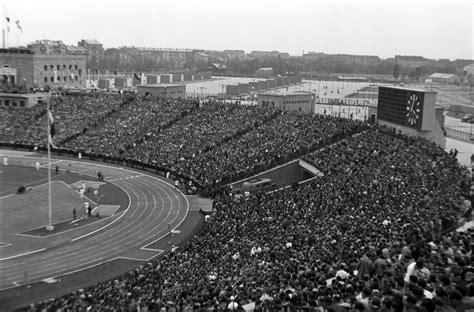 Az MTK stadionja 1940-ben egy labdarúgó-mérkőzésen