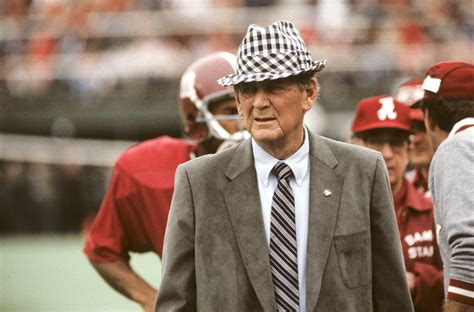 Paul Bear Bryant híres pepita kalapjában