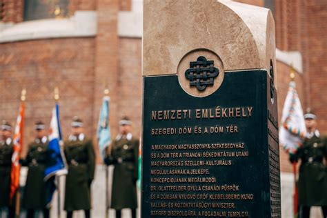 Emlékhely vagy emléktábla fotója Énekes Emőkének