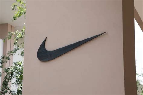 Nike logó és ikonikus kosárlabda cipők