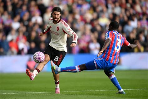 Szoboszlai Dominik a labdával a Crystal Palace elleni mérkőzésen
