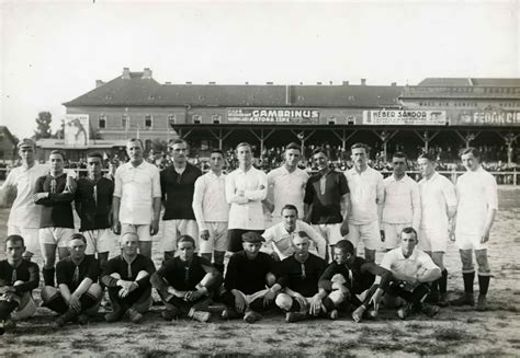 Az első FTC focicsapat a Soroksári úti pályán, 1900