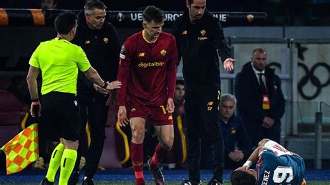 AS Roma edzői stáb a kispadon