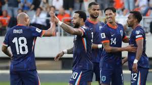 Memphis Depay ünnepli az 50. gólját a holland válogatottban