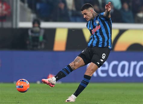 Atalanta játékosok ünneplik Gianluca Scamacca gólját a Juventus ellen