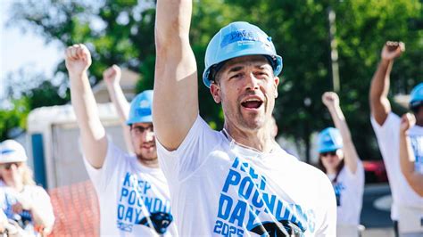 Panthers játékosok a Keep Pounding Day közösségi eseményein