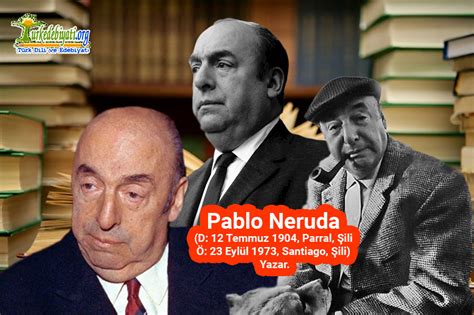 Pablo Neruda alkotás közben, jegyzetekkel és könyvekkel