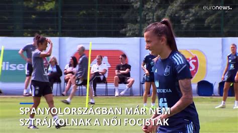 Női focisták éremátadása