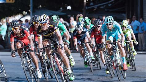 Országúti kerékpárverseny rajtja