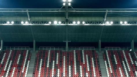 Az új Diósgyőri Stadion esti fényben