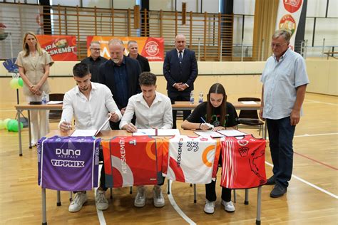 A FIBA logója és a nemzetközi kosárlabda szövetség épülete