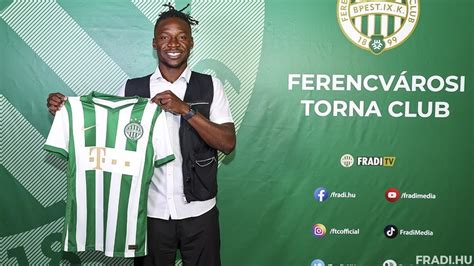 Fortune Bassey labdával a Ferencváros színeiben