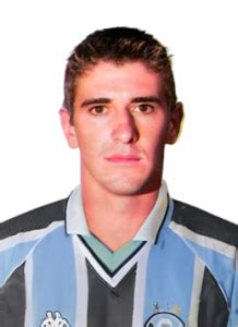 César Santin fiatalon a Grêmio mezében
