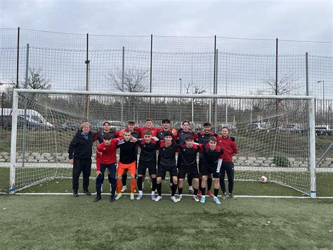 A Budapest U14-es válogatott győztes csapata a Beograda Trophy kupával