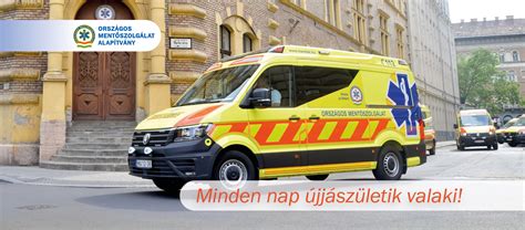 Autóbaleset helyszíne, mentők