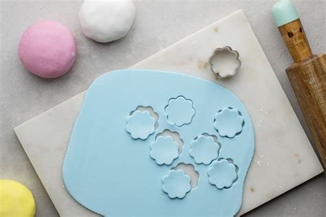 Fondant sokszögek kivágása és felhelyezése