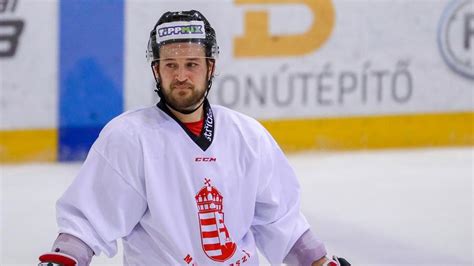 Benk András jégkorongozó