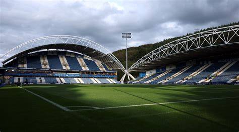 Huddersfield Town FC logó és a Accu Stadion