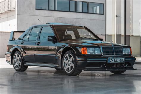 Mercedes 190 E 2.5-16 Evolution II ikonikus hátsó szárnnyal