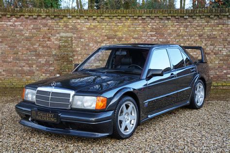A Mercedes 190 E 2.5-16 Evolution II belső tere és Getrag váltója