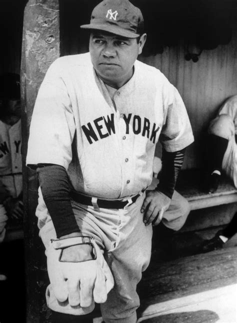 Babe Ruth, a New York Yankees legendás játékosa ütés közben