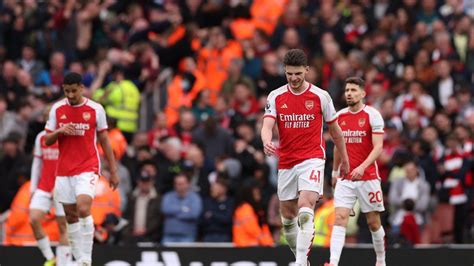 Arsenal és Leicester City játékosok a pályán