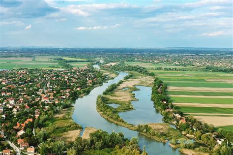 Az ELTE Vízisporttelep elhelyezkedése a Duna soroksári mellékágánál