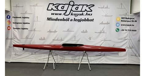 Bérelhető kajakok és kenuk az ELTE Vízisporttelepen a stégnél