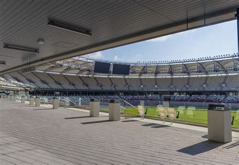 tömegek a stadionban