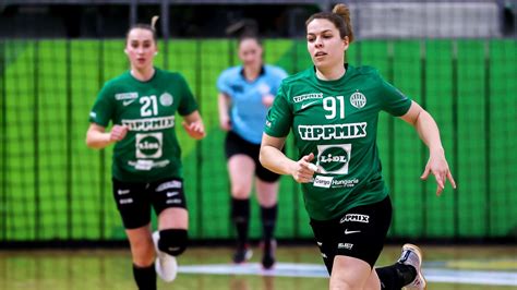 Cirjenics-Kovacsics Anikó fiatal kézilabdásokkal