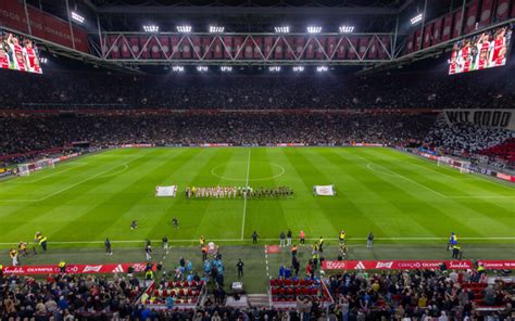 Johan Cruijff a labdával az Ajaxban