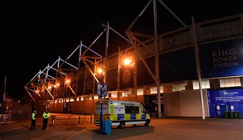 Helikopter roncsok a King Power Stadion parkolójában