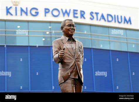 Vichai Srivaddhanaprabha portréja a King Power Stadionban